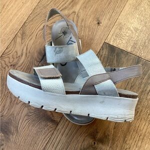 Ladies OT BT sandals size 10